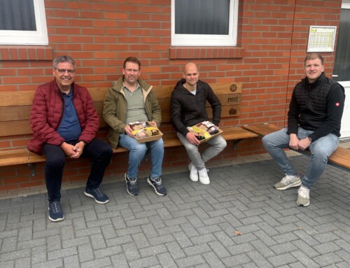 Neue Sitzbänke am Sportplatz des SCU Emlichheim